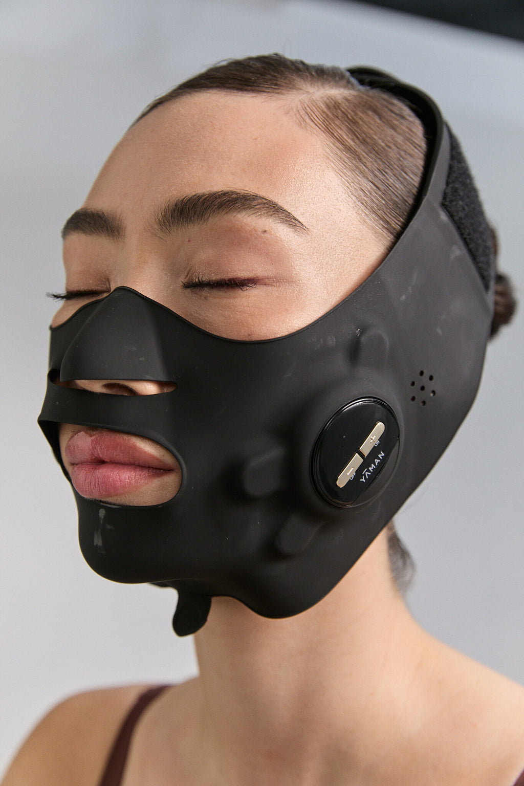 Model wearing Medi Lift Plus mask