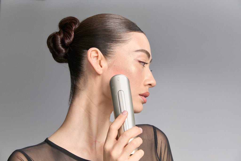 Model in profile using Photo Plus Shiny Neo on her cheek